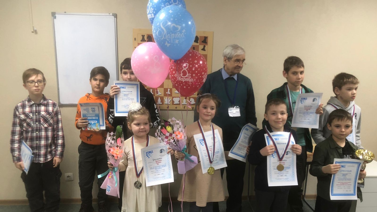 Шахматная школа "Этюд" в Волгограде (награждение победителей турнира)